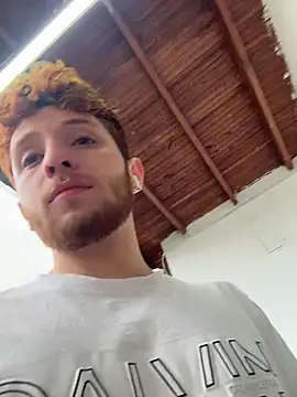 Snapshot of Juan_Castano chatting on October 17, 2025, 10:33 pm Juan Castano online show from October 17, 2025, 10:33 pm