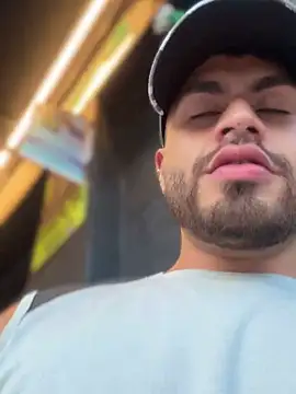 Snapshot of Juan_Castano chatting on January 19, 2025, 10:39 pm Juan Castano online show from January 19, 2025, 10:39 pm