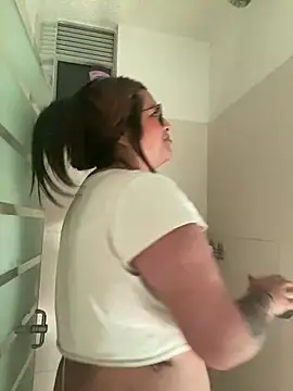 chloe bonnet online show from March 15, 2025, 5:08 am