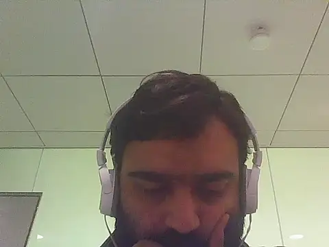 Snapshot of JohnBond009 chatting on May 22, 2026, 8:12 am JohnBond009 online show from May 22, 2026, 8:12 am