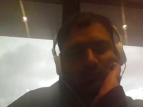 Snapshot of JohnBond009 chatting on March 26, 2026, 9:51 am JohnBond009 online show from March 26, 2026, 9:51 am