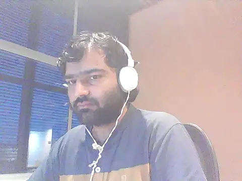 Snapshot of JohnBond009 chatting on September 8, 2025, 6:40 pm JohnBond009 online show from September 8, 2025, 6:40 pm