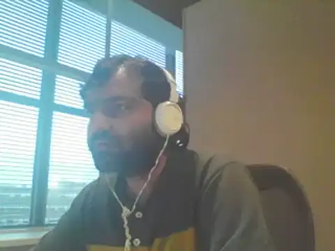 Snapshot of JohnBond009 chatting on September 9, 2025, 6:06 pm JohnBond009 online show from September 9, 2025, 6:06 pm