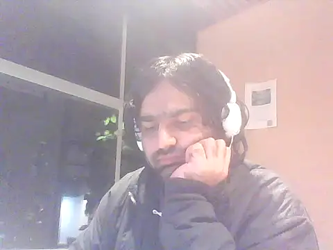 Snapshot of JohnBond009 chatting on February 6, 2026, 8:16 pm JohnBond009 online show from February 6, 2026, 8:16 pm