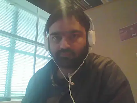 Snapshot of JohnBond009 chatting on April 15, 2026, 5:39 pm JohnBond009 online show from April 15, 2026, 5:39 pm