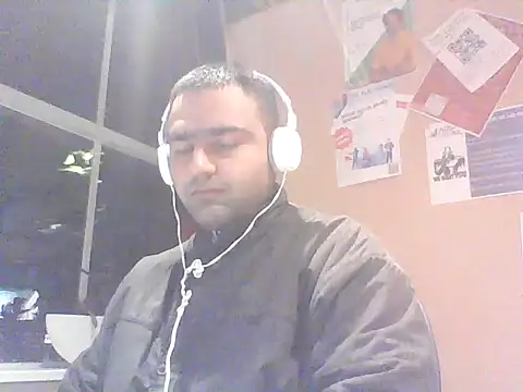 Snapshot of JohnBond009 chatting on January 8, 2025, 5:37 pm JohnBond009 online show from January 8, 2025, 5:37 pm