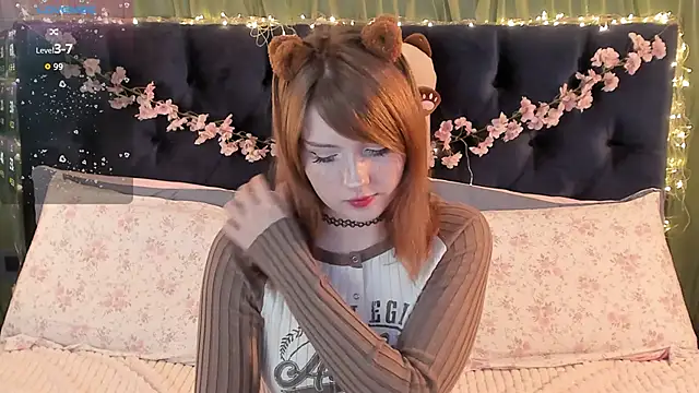 Snapshot of AliceLanley chatting on July 1, 2026, 12:27 pm AliceLanley online show from July 1, 2026, 12:27 pm