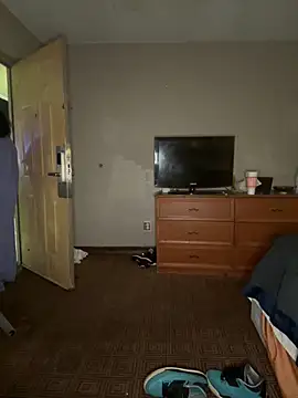 Stressreliever82 online show from April 15, 2026, 5:13 am