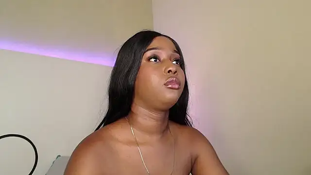 Snapshot of MichaelaCox chatting on September 17, 2025, 7:38 pm MichaelaCox online show from September 17, 2025, 7:38 pm