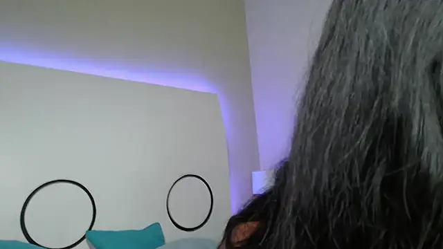 Snapshot of MichaelaCox chatting on October 7, 2025, 8:32 pm MichaelaCox online show from October 7, 2025, 8:32 pm