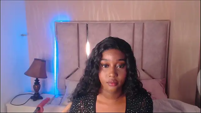 Snapshot of MichaelaCox chatting on October 20, 2025, 7:36 pm MichaelaCox online show from October 20, 2025, 7:36 pm