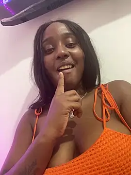 Snapshot of MichaelaCox chatting on February 16, 2026, 12:31 am MichaelaCox online show from February 16, 2026, 12:31 am