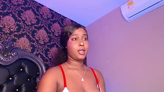 Snapshot of MichaelaCox chatting on June 7, 2026, 12:32 pm MichaelaCox online show from June 7, 2026, 12:32 pm