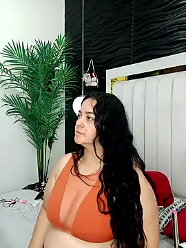 Snapshot of lucia_vonne_ chatting on January 11, 2025, 1:01 pm lucia vonne online show from January 11, 2025, 1:01 pm