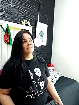 Snapshot of lucia_vonne_ chatting on December 18, 2024, 11:34 am lucia vonne online show from December 18, 2024, 11:34 am