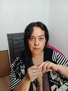 Snapshot of lucia_vonne_ chatting on June 4, 2026, 3:11 am lucia vonne online show from June 4, 2026, 3:11 am