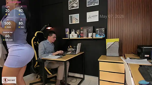 Snapshot of Office_Naughty_Girl chatting on May 7, 2026, 10:35 pm Office Naughty Girl online show from May 7, 2026, 10:35 pm