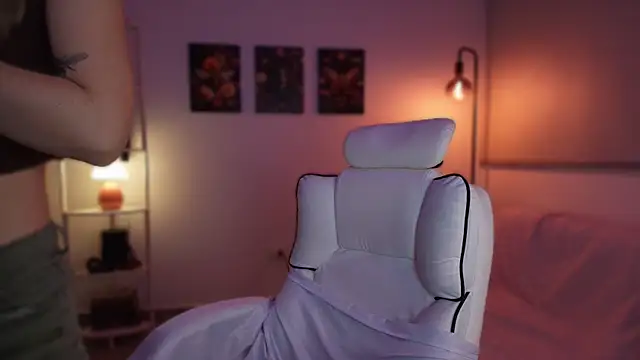 Dakotaa  online show from November 14, 2025, 4:49 am