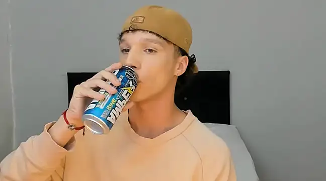 angelcortes online show from March 15, 2025, 6:54 pm