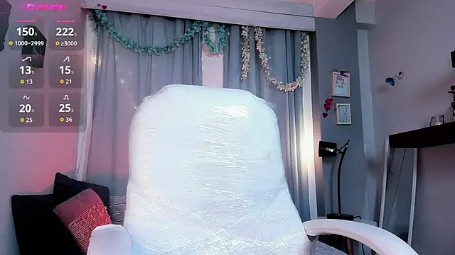 CoralineRicce  online show from October 28, 2025, 6:01 am