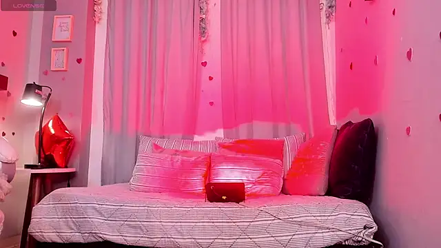 CoralineRicce  online show from March 18, 2025, 4:51 am