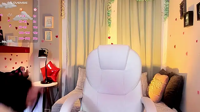 CoralineRicce  online show from March 15, 2025, 5:41 am