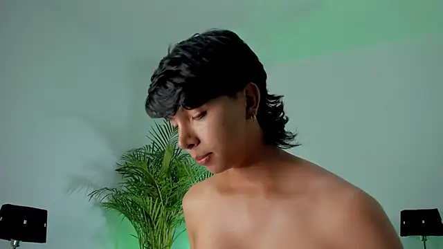 Snapshot of xhenisa_ chatting on October 8, 2025, 7:36 pm xhenisa online show from October 8, 2025, 7:36 pm