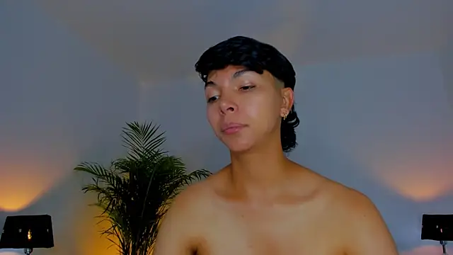 Snapshot of xhenisa_ chatting on September 23, 2025, 9:22 pm xhenisa online show from September 23, 2025, 9:22 pm