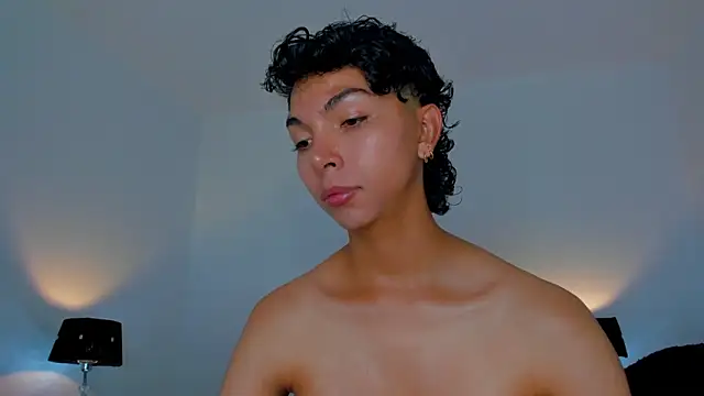 Snapshot of xhenisa_ chatting on November 11, 2025, 6:36 pm xhenisa online show from November 11, 2025, 6:36 pm