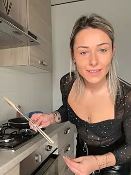 Snapshot of petrouchkaaa_ chatting on January 15, 2026, 8:51 am petrouchkaaa online show from January 15, 2026, 8:51 am