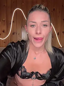 Snapshot of petrouchkaaa_ chatting on May 14, 2026, 8:06 pm petrouchkaaa online show from May 14, 2026, 8:06 pm