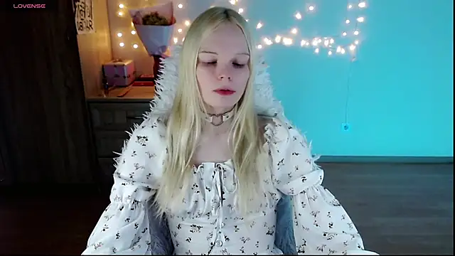 Snapshot of Emily_Nyaffee chatting on March 10, 2025, 9:23 am Emily Nyaffee online show from March 10, 2025, 9:23 am