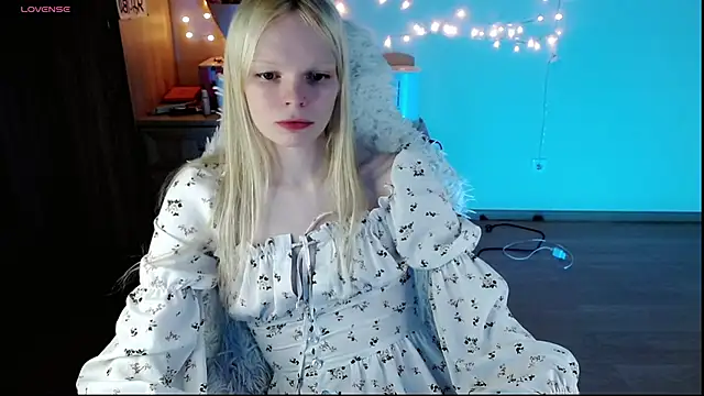 Snapshot of Emily_Nyaffee chatting on March 21, 2025, 10:50 pm Emily Nyaffee online show from March 21, 2025, 10:50 pm