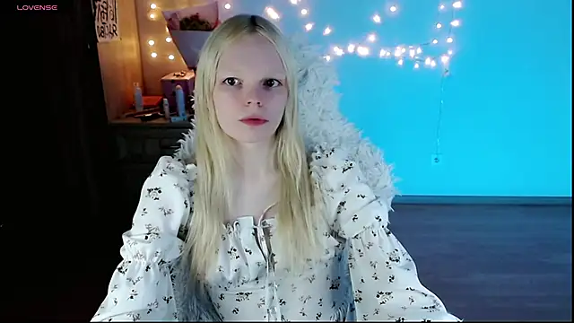 Snapshot of Emily_Nyaffee chatting on March 19, 2025, 7:27 pm Emily Nyaffee online show from March 19, 2025, 7:27 pm