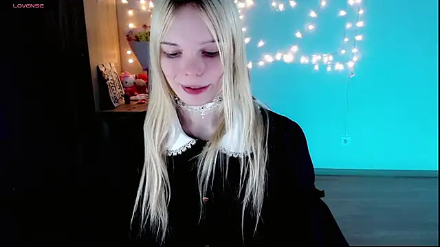 Snapshot of Emily_Nyaffee chatting on February 23, 2025, 2:29 am Emily Nyaffee online show from February 23, 2025, 2:29 am