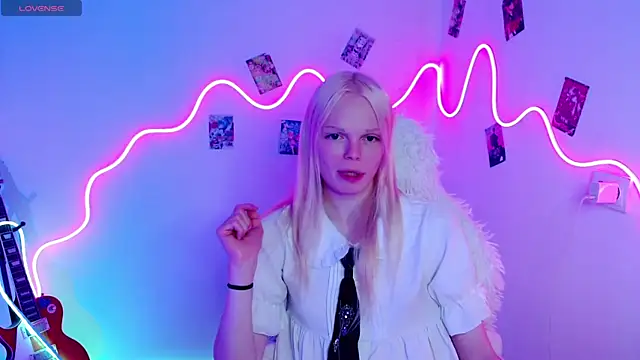 Snapshot of Emily_Nyaffee chatting on October 4, 2025, 12:01 am Emily Nyaffee online show from October 4, 2025, 12:01 am