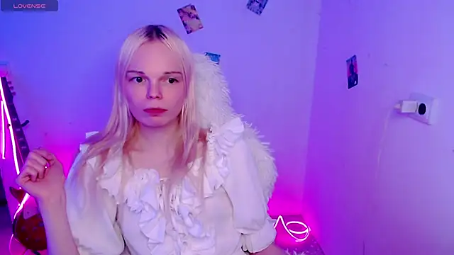 Snapshot of Emily_Nyaffee chatting on December 2, 2025, 12:11 am Emily Nyaffee online show from December 2, 2025, 12:11 am