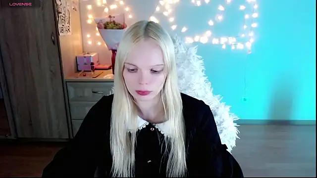 Snapshot of Emily_Nyaffee chatting on March 3, 2025, 3:32 pm Emily Nyaffee online show from March 3, 2025, 3:32 pm