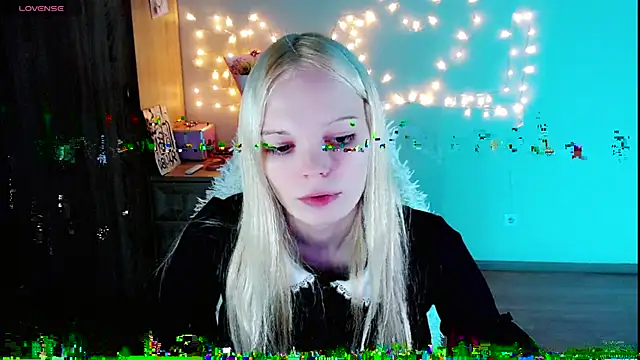 Snapshot of Emily_Nyaffee chatting on February 28, 2025, 1:05 am Emily Nyaffee online show from February 28, 2025, 1:05 am