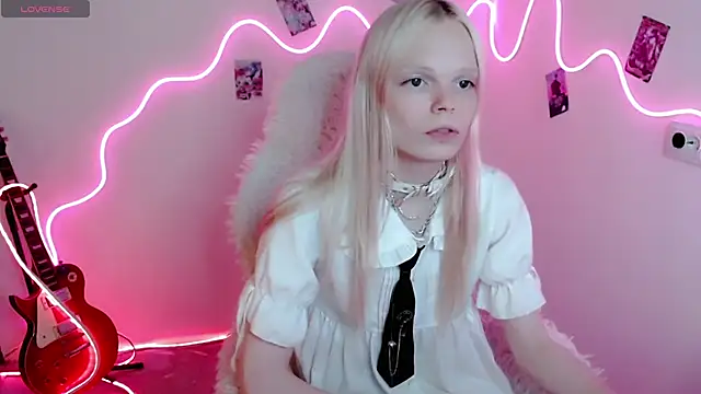 Snapshot of Emily_Nyaffee chatting on September 21, 2025, 8:14 pm Emily Nyaffee online show from September 21, 2025, 8:14 pm