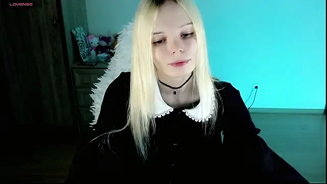 Snapshot of Emily_Nyaffee chatting on February 9, 2025, 8:34 pm Emily Nyaffee online show from February 9, 2025, 8:34 pm