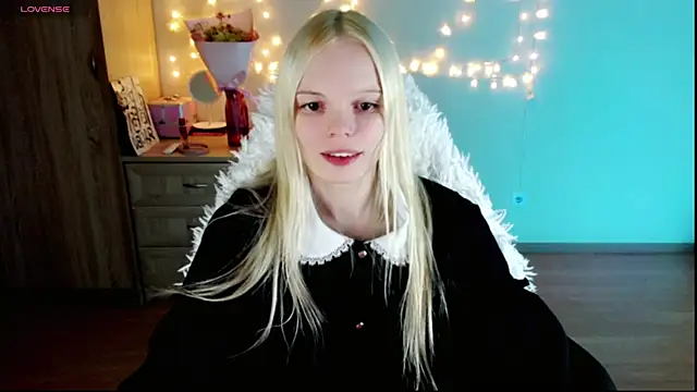 Snapshot of Emily_Nyaffee chatting on March 1, 2025, 8:21 pm Emily Nyaffee online show from March 1, 2025, 8:21 pm