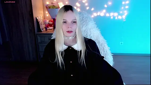 Snapshot of Emily_Nyaffee chatting on February 21, 2025, 11:54 pm Emily Nyaffee online show from February 21, 2025, 11:54 pm