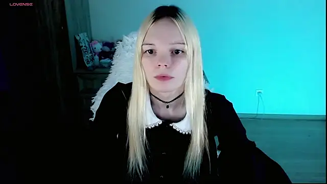 Snapshot of Emily_Nyaffee chatting on February 10, 2025, 10:51 pm Emily Nyaffee online show from February 10, 2025, 10:51 pm