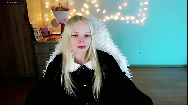 Snapshot of Emily_Nyaffee chatting on March 1, 2025, 5:16 pm Emily Nyaffee online show from March 1, 2025, 5:16 pm