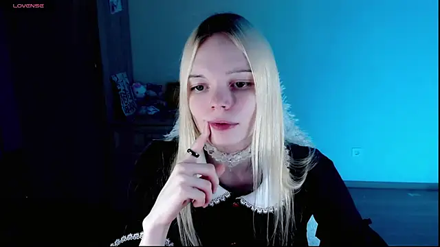 Snapshot of Emily_Nyaffee chatting on February 21, 2025, 1:22 am Emily Nyaffee online show from February 21, 2025, 1:22 am