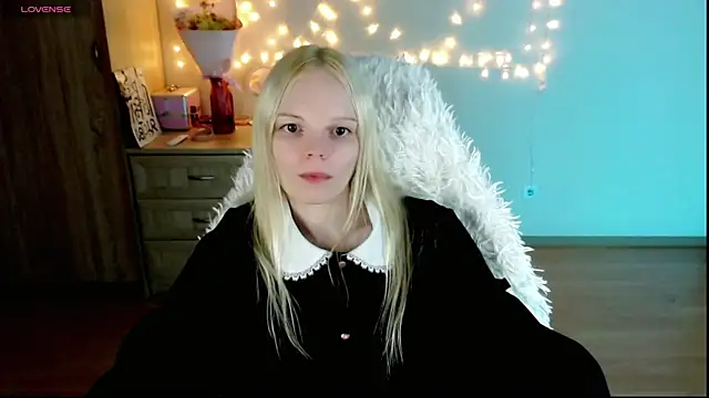 Snapshot of Emily_Nyaffee chatting on February 28, 2025, 3:26 pm Emily Nyaffee online show from February 28, 2025, 3:26 pm