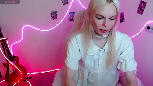 Snapshot of Emily_Nyaffee chatting on September 8, 2025, 2:27 pm Emily Nyaffee online show from September 8, 2025, 2:27 pm