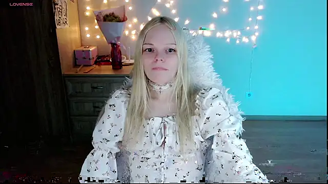 Snapshot of Emily_Nyaffee chatting on March 12, 2025, 11:12 pm Emily Nyaffee online show from March 12, 2025, 11:12 pm