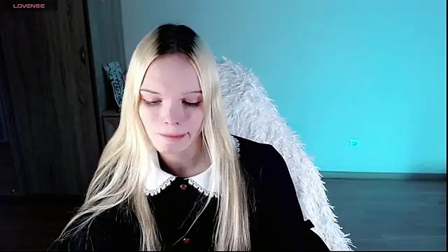 Snapshot of Emily_Nyaffee chatting on February 11, 2025, 11:33 pm Emily Nyaffee online show from February 11, 2025, 11:33 pm